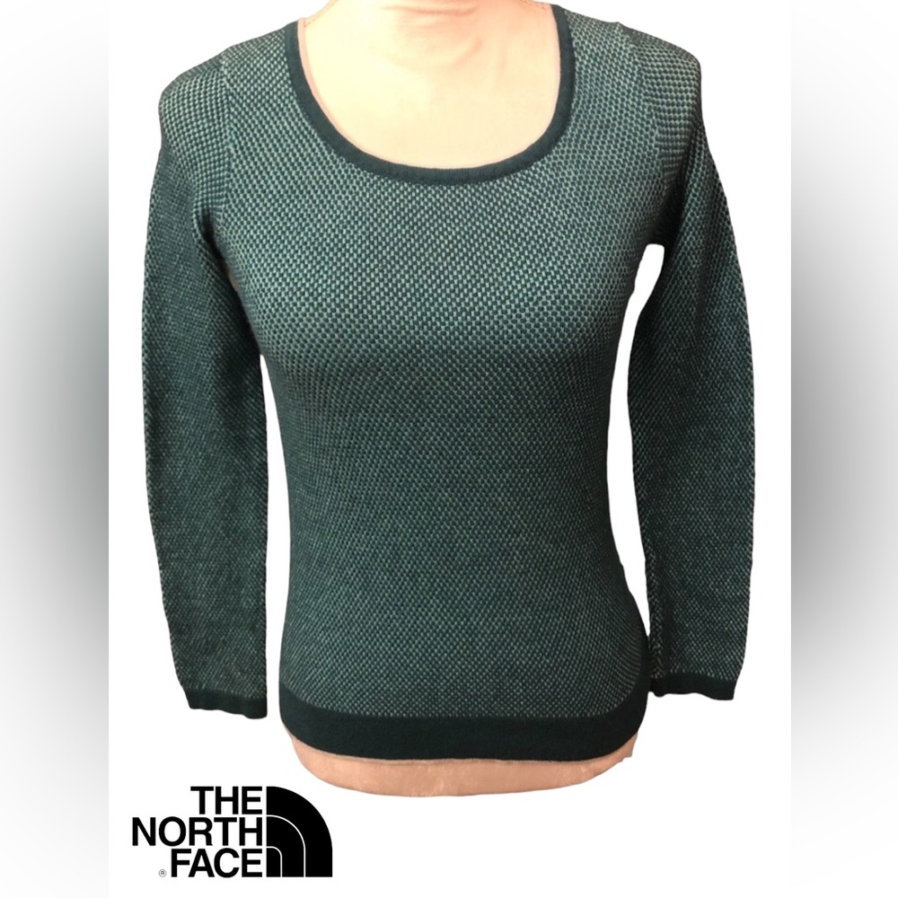 SOLD The North Face Women’s Thermal Top XS
